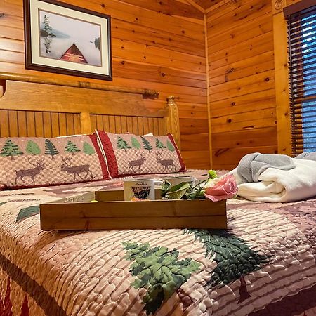 Spacious Resort Log Cabin, Easy Drive, Hot Tub, Arcade Gameroom, Mountain Vibe Gatlinburg Eksteriør billede