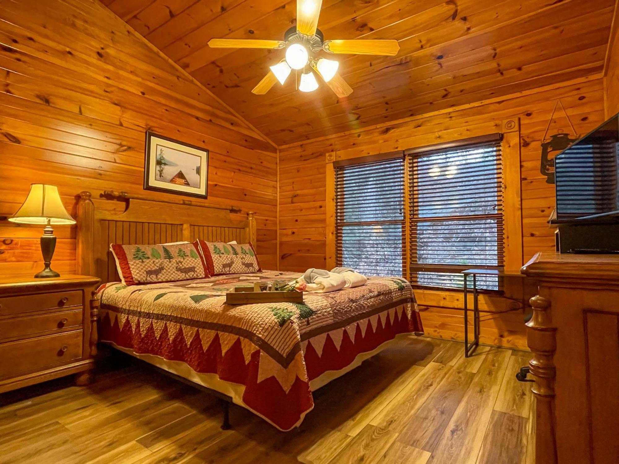 Spacious Resort Log Cabin, Easy Drive, Hot Tub, Arcade Gameroom, Mountain Vibe Gatlinburg Eksteriør billede