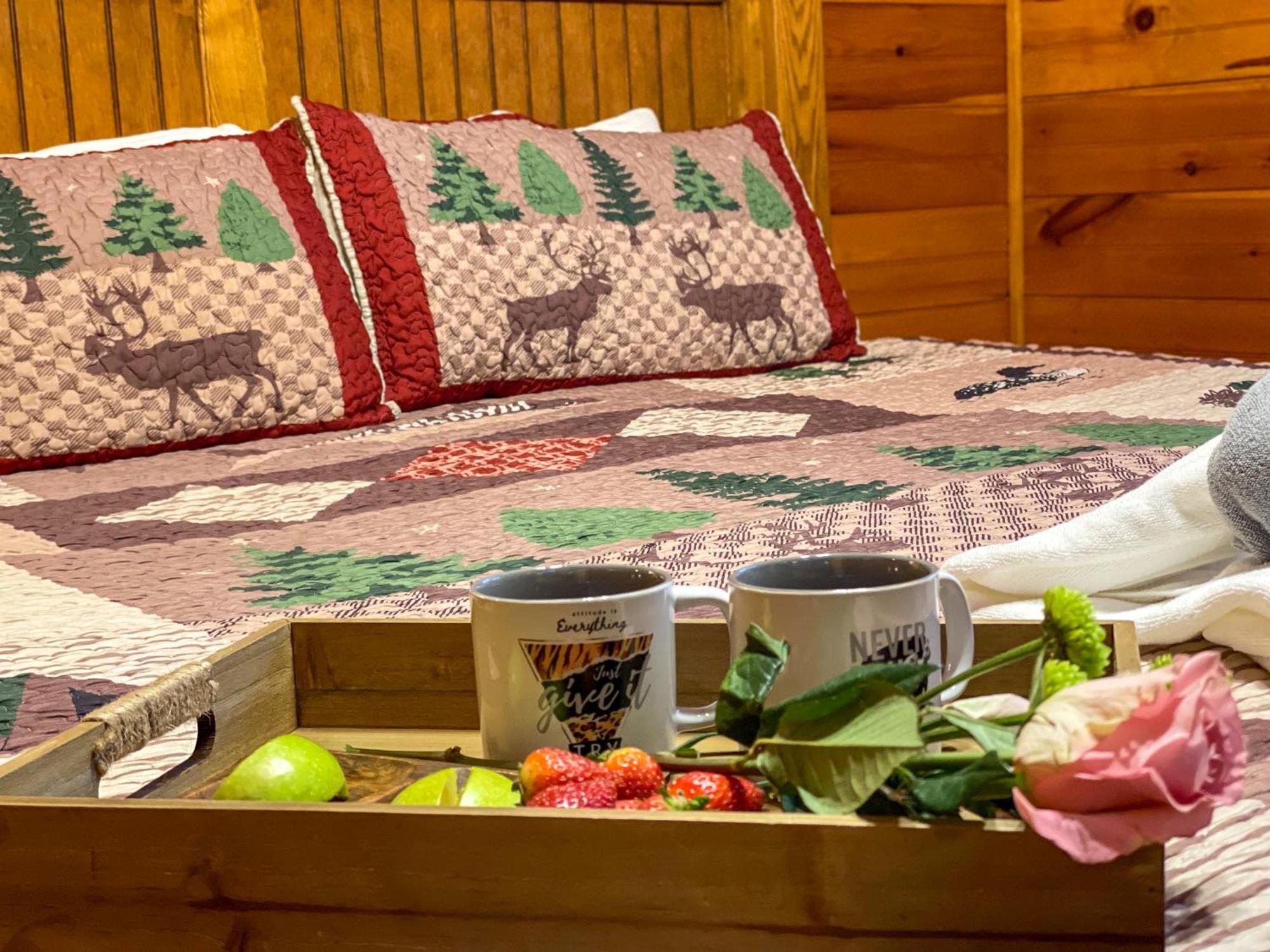 Spacious Resort Log Cabin, Easy Drive, Hot Tub, Arcade Gameroom, Mountain Vibe Gatlinburg Eksteriør billede