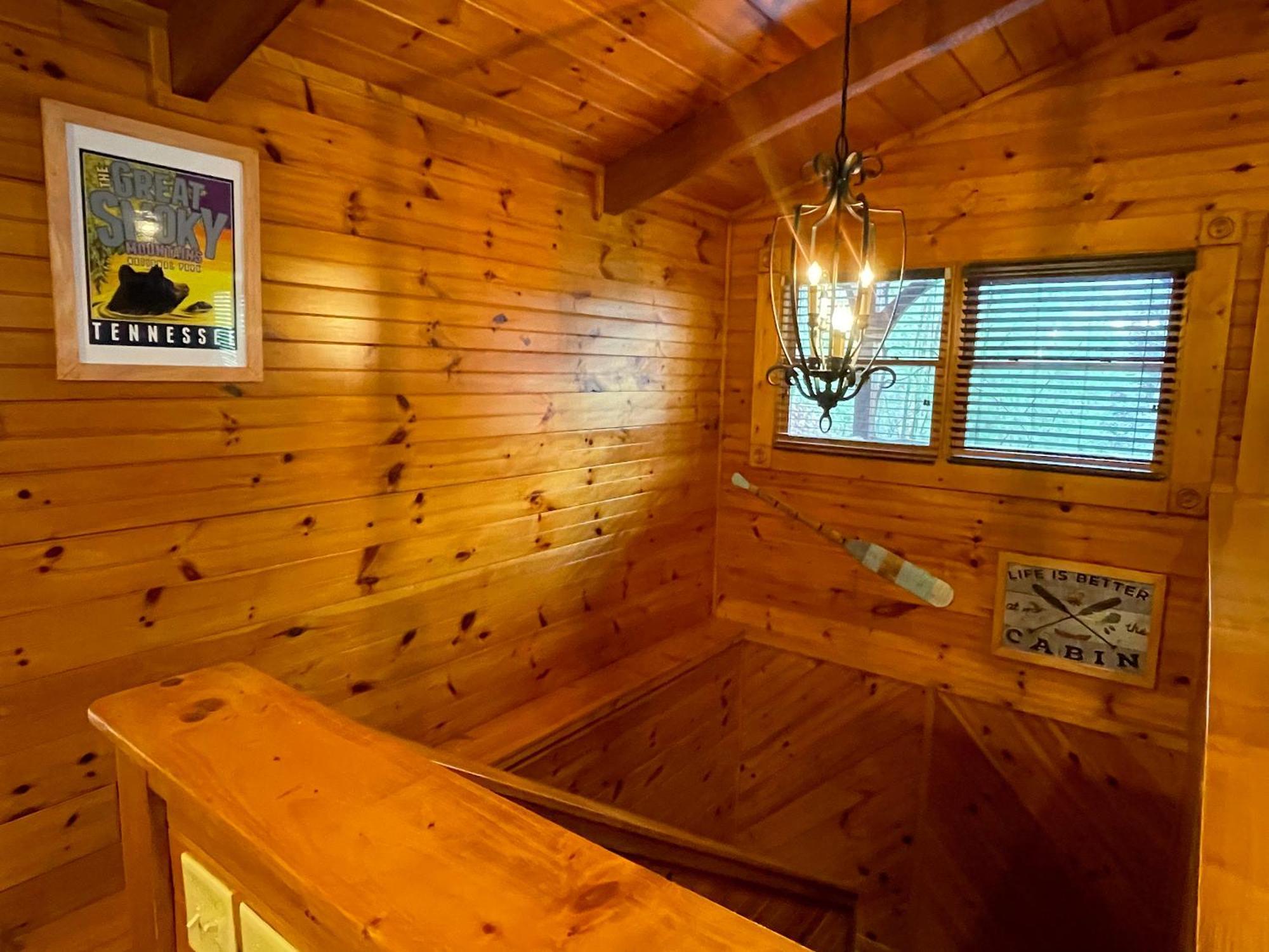 Spacious Resort Log Cabin, Easy Drive, Hot Tub, Arcade Gameroom, Mountain Vibe Gatlinburg Eksteriør billede