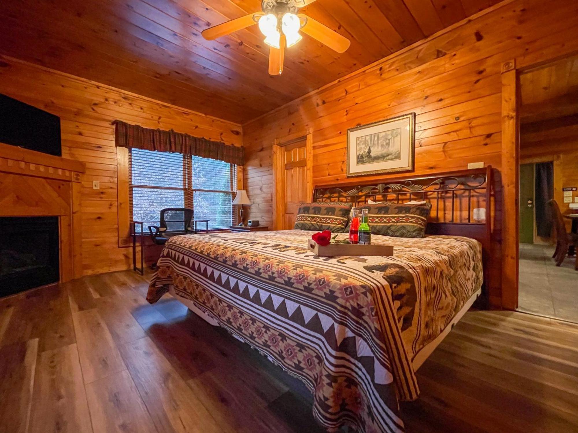 Spacious Resort Log Cabin, Easy Drive, Hot Tub, Arcade Gameroom, Mountain Vibe Gatlinburg Eksteriør billede