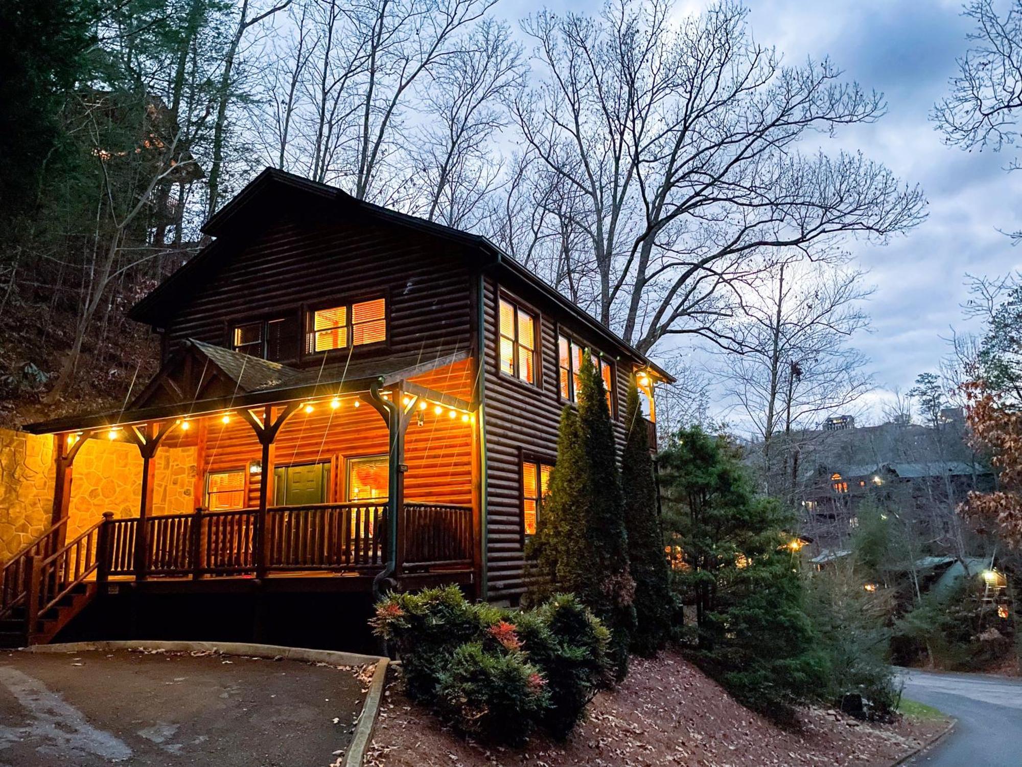 Spacious Resort Log Cabin, Easy Drive, Hot Tub, Arcade Gameroom, Mountain Vibe Gatlinburg Eksteriør billede
