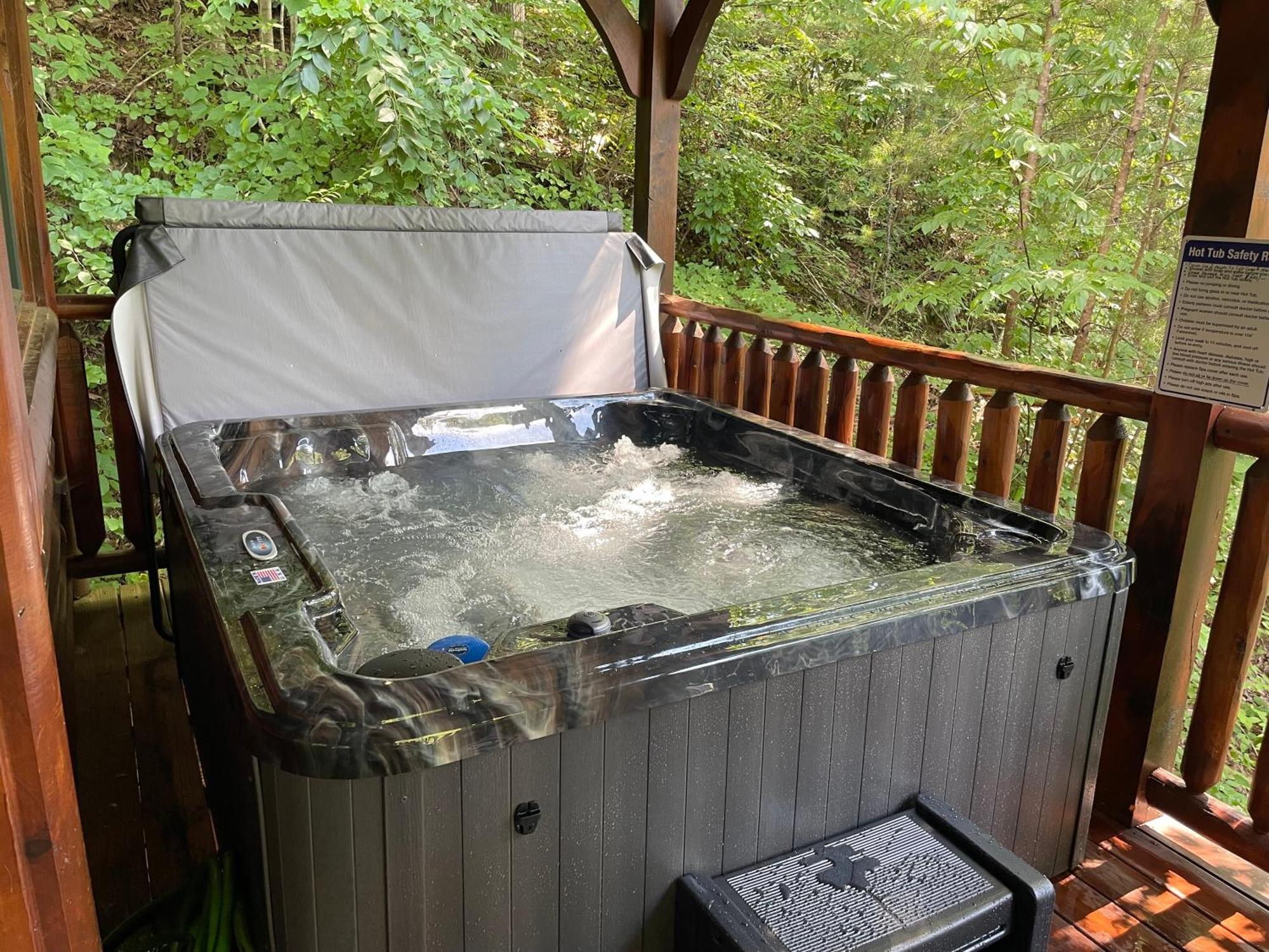 Spacious Resort Log Cabin, Easy Drive, Hot Tub, Arcade Gameroom, Mountain Vibe Gatlinburg Eksteriør billede